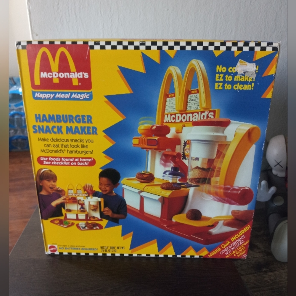1993 McDonald's Happy Meal Magic Hamburger Snack Maker NIB No. 10335